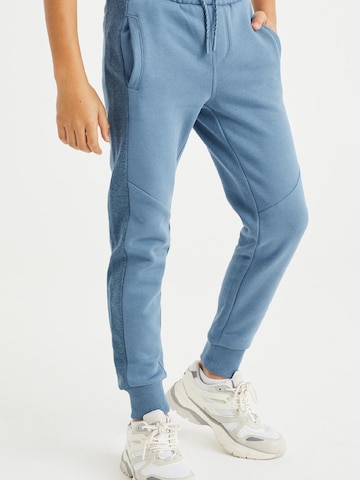 WE Fashion Tapered Trousers in Blue: front