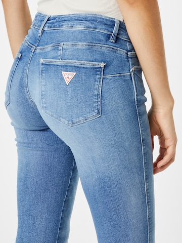 GUESS Slimfit Jeans i blå