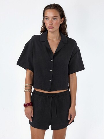 Busem Blouse in Zwart: voorkant