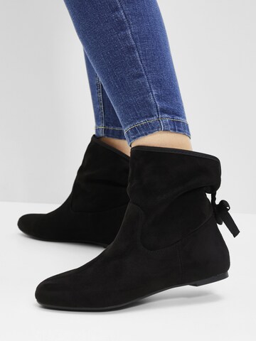 Botine de la bonprix pe negru