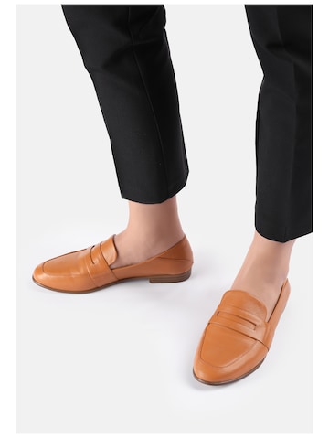 Chaussure basse INUOVO en marron