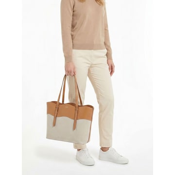 Kate Spade Shoulder Bag in Beige: front