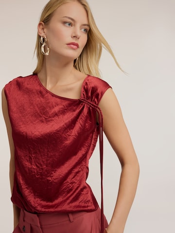 MOTIVI - Blusa en rojo
