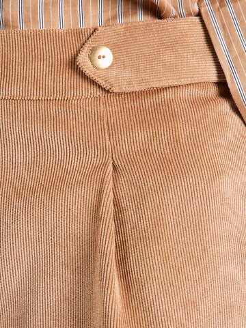 smėlio ABOUT YOU Standartinis Klostuotos kelnės 'Hedda'