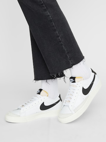 Nike Sportswear Ниски маратонки 'BLAZER 77' в бяло