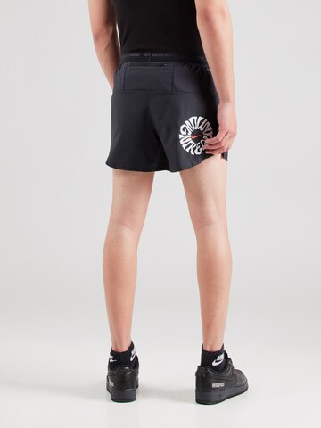 NIKE Regular Sportshorts 'ENERGY' in Schwarz