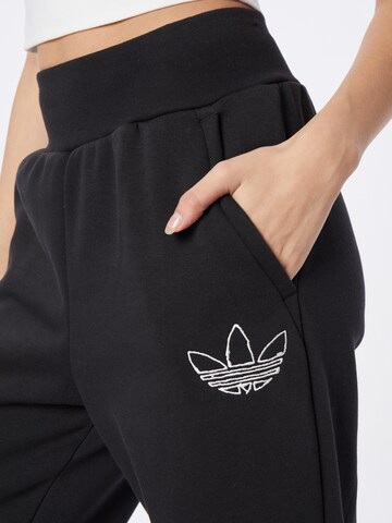 ADIDAS ORIGINALS Дънки Tapered Leg Панталон 'Cuffed' в черно