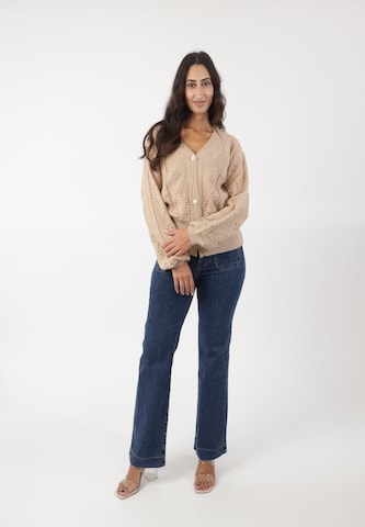 Elara Strickjacke in Braun