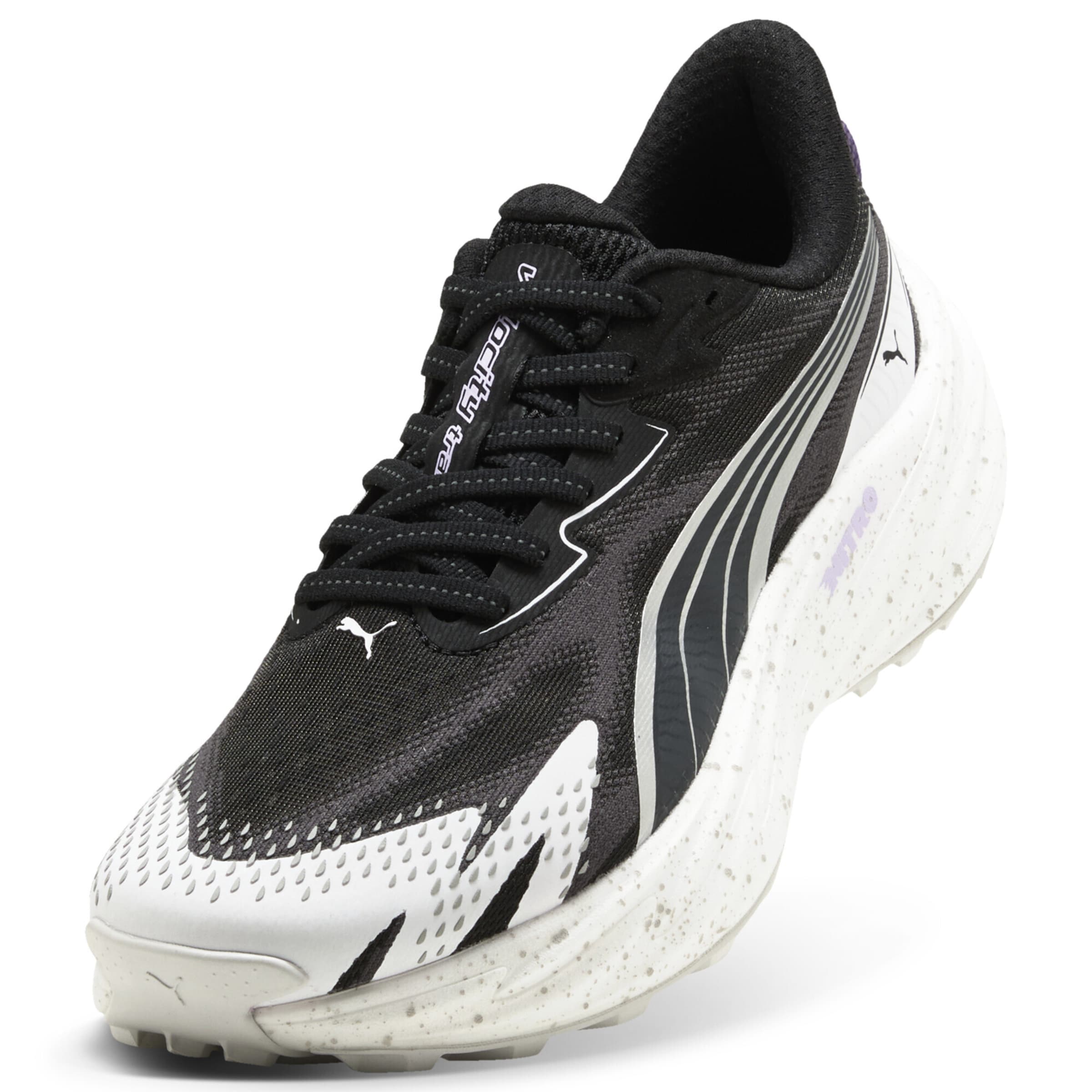 Chaussure de course PUMA en noir : devant