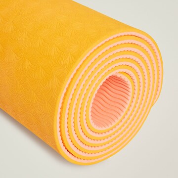 ADIDAS BY STELLA MCCARTNEY Matte in Orange
