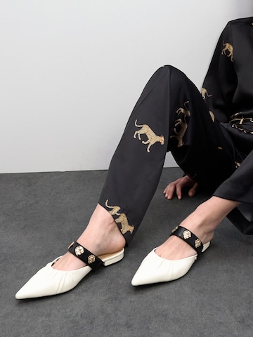 Lola Casademunt Nizki natikači | bela barva: sprednja stran