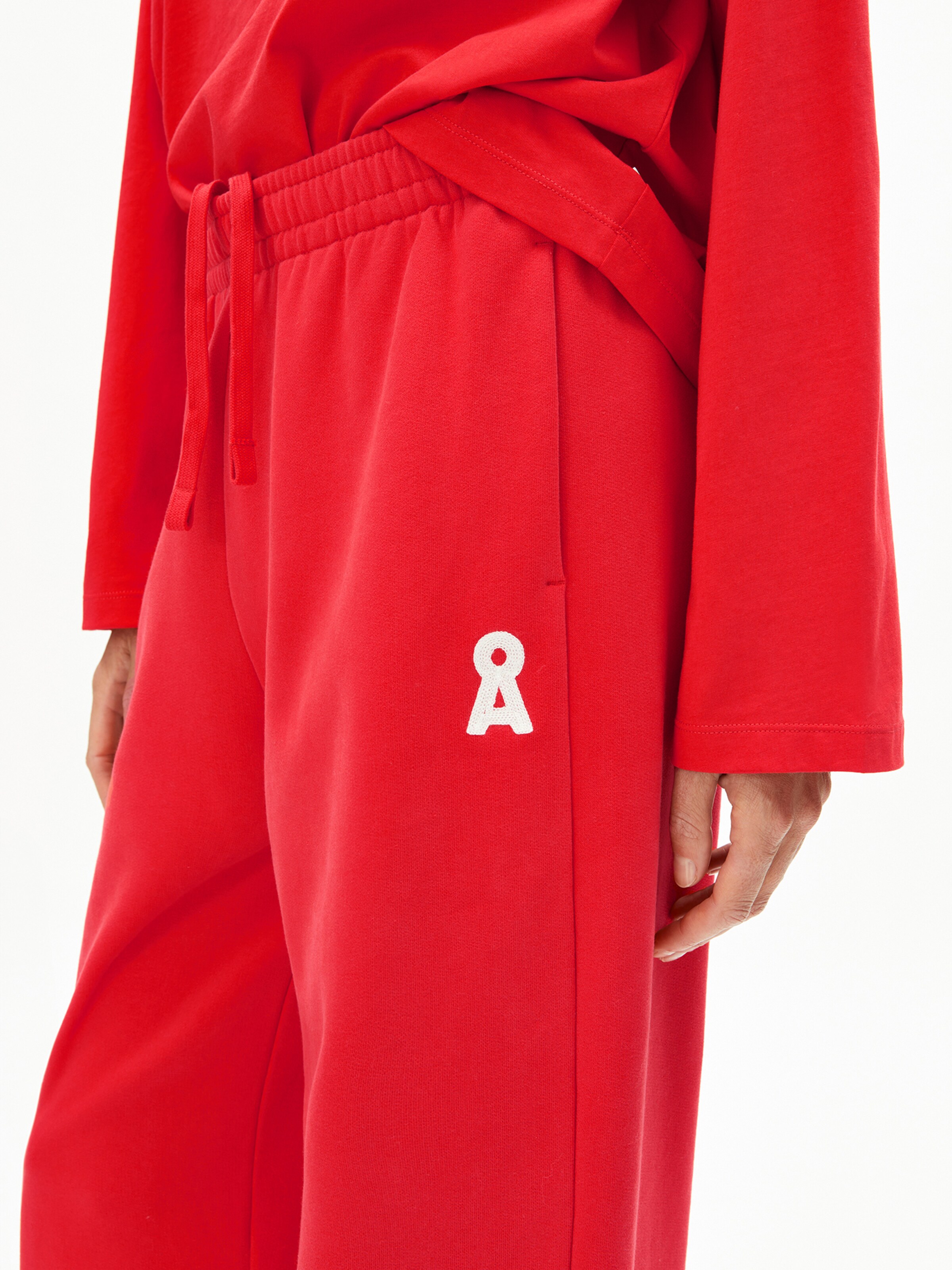 Loosefit Pantalon ARMEDANGELS en rouge : devant
