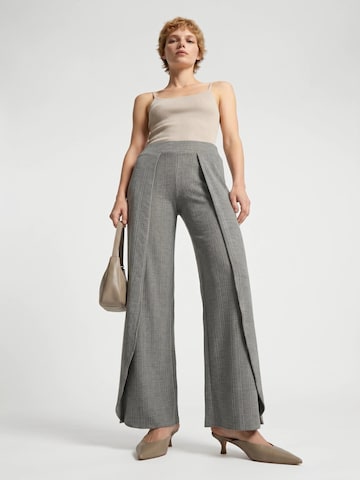 Alexa Dash Loose fit Pants in Grey