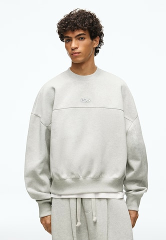 Bershka Суичър в сиво: отпред