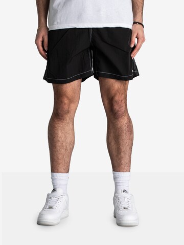 Carhartt WIP Regular Sporthose in Schwarz: Vorderseite