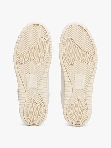 Sneaker bassa 'Retro Basket Ess Meg 3A3' di Tommy Jeans in bianco