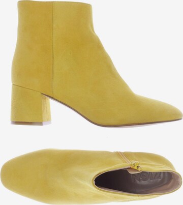 Zign Dress Boots in 38 in Yellow: front