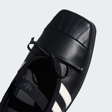 ADIDAS ORIGINALS - Zapatillas deportivas bajas 'Jennie Superstar' en negro