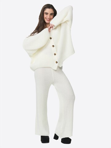 Elara Huispak in Wit