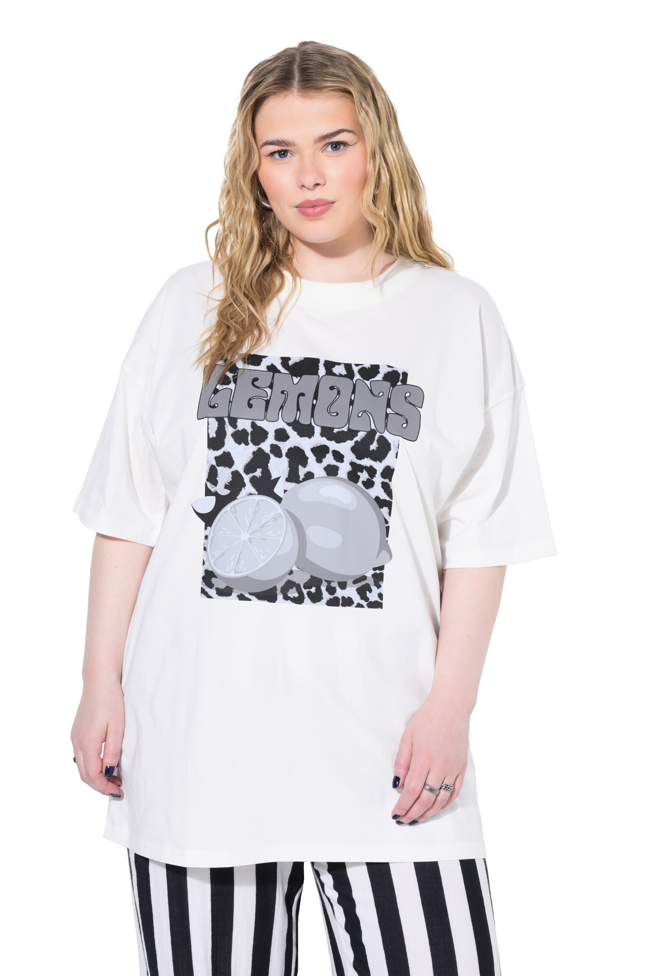 Studio Untold T-Shirt in Weiß: Vorderseite