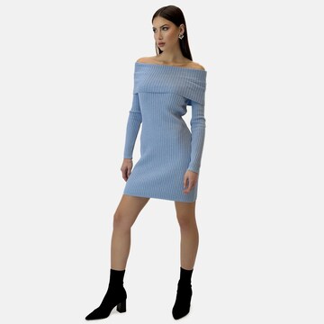Robes en maille Elara en bleu : devant