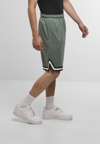 Ecko Unlimited Regular Shorts 'Inbound' in Grün