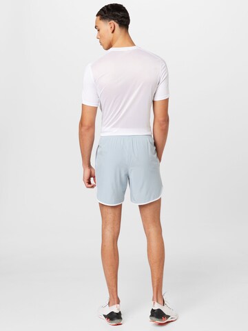 UNDER ARMOUR Regularen Športne hlače | siva barva