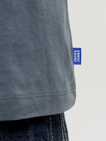 Jack & Jones Junior - Camisola 'JJEORGANIC' em cinzento