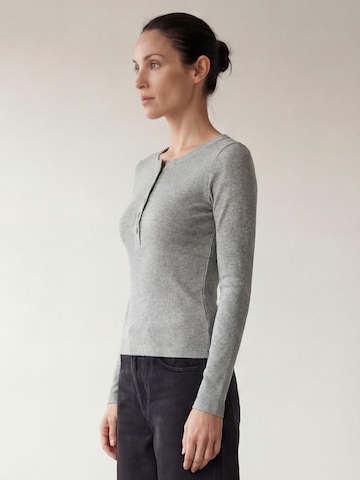 ARMIE Jersey 'The Petra Henley' in Grey