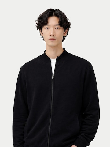 GOBI Cashmere Gebreid vest 'Men's Essential Full-Zip Cashmere Cardigan' in Zwart: voorkant