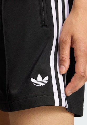 ADIDAS ORIGINALS - Loosefit Calças 'Firebird Classic' em preto