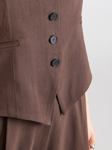 Gilet de costume 'CALA' IRO en marron