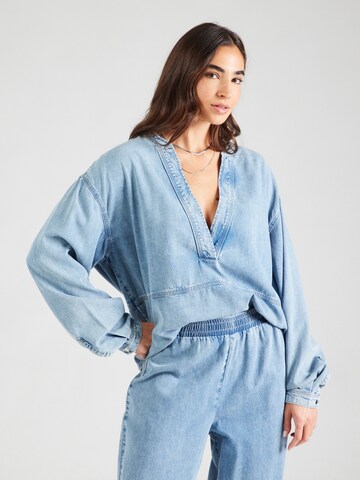 MYLAVIE by Sarah Harrison Blouse in Blue: front