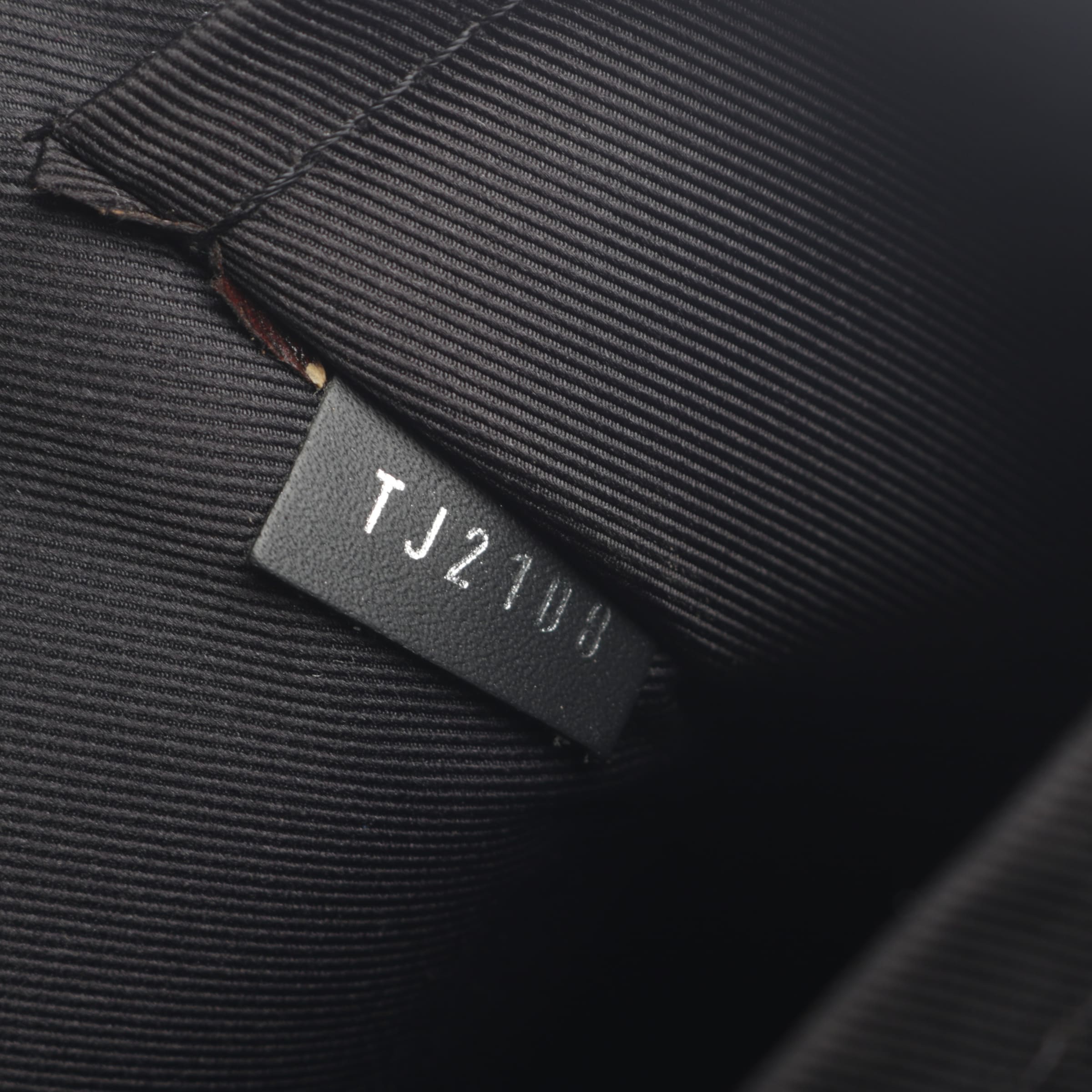 Louis Vuitton Bag in One size in Grey