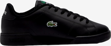 LACOSTE - Sapatilhas baixas 'Carnaby Cup' em preto: frente