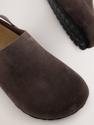 Clogs di Next in marrone