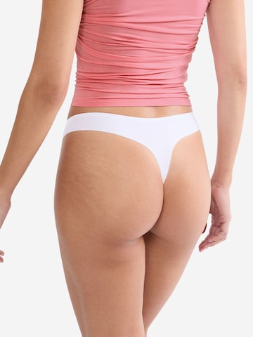 TRIUMPH String ' Red Label Smart Invisible ' in Weiß