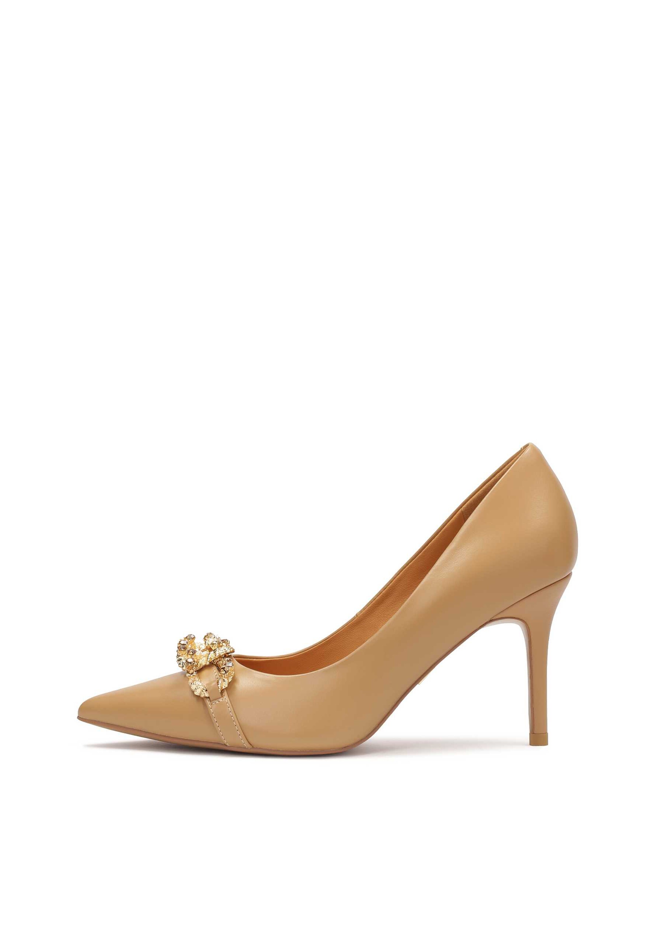 Kazar Pumps in Beige: front