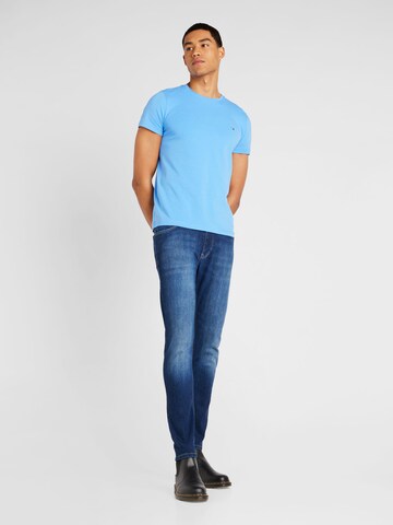 Coupe slim T-Shirt TOMMY HILFIGER en bleu