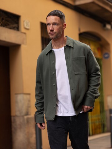 DAN FOX APPAREL Between-Season Jacket 'Marco' in Green