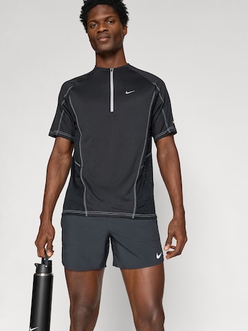 NIKE Функционална тениска 'RETRO' в черно