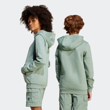 ADIDAS ORIGINALS Sweatshirt 'Essential' in Green