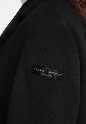 Frieda & Freddies NY Between-Seasons Coat in Black