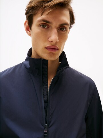 Veste mi-saison TOMMY HILFIGER en bleu