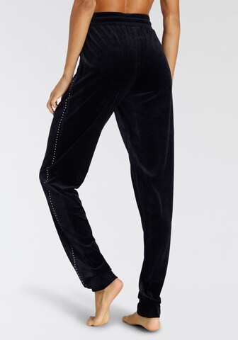 Pantaloncini da pigiama di VIVANCE in nero