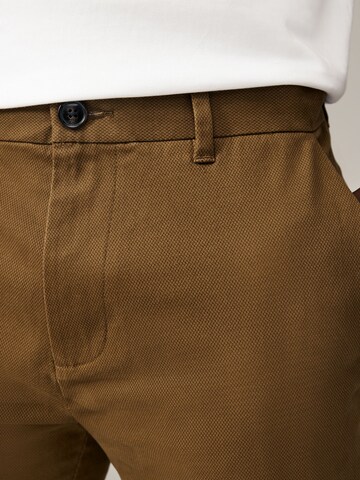 Slimfit Pantaloni chino di Next in marrone
