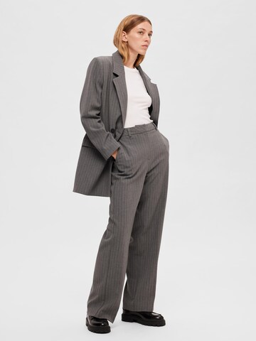 Wide leg Pantaloni con piega frontale 'Myla' di SELECTED FEMME in grigio