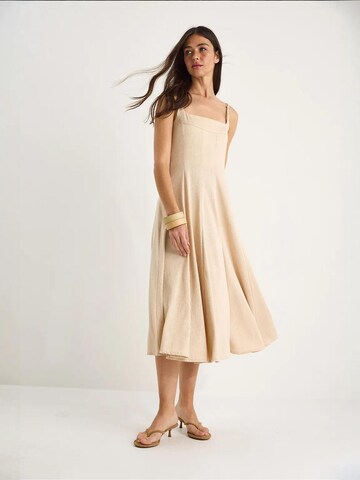 Robe Bianco Lucci en beige : devant