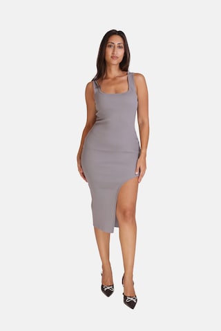 Elara Kjole i grå: forside