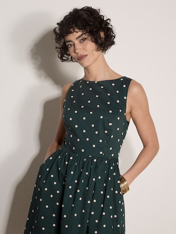 Robe ' ' Apricot en vert